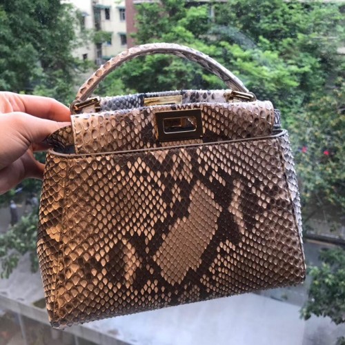 Sac fourre-tout en cuir de python Fendi 9912