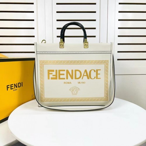 Fendi Sunshine Medium Fendace Shopper en cuir imprimé avec logo 8BH386A blanc