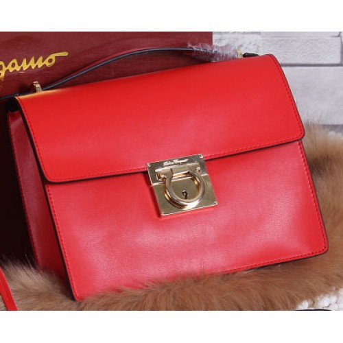 Ferragamo Sac à bandoulière moyen en cuir de veau SF0614 Rouge
