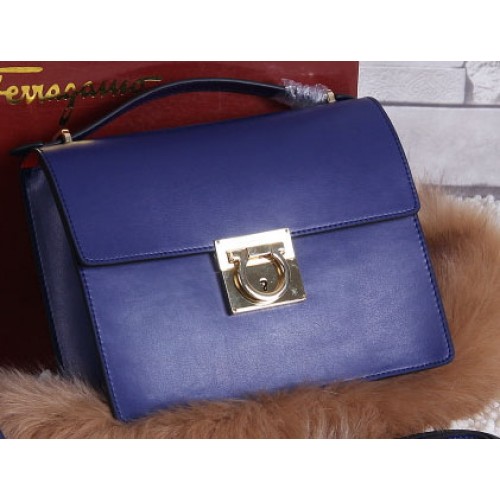Ferragamo Sac à bandoulière moyen en cuir de veau SF0614 Royal