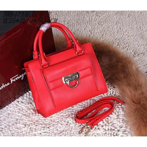 Ferragamo Sac fourre-tout à bandoulière Cuir de veau 588473 Rouge