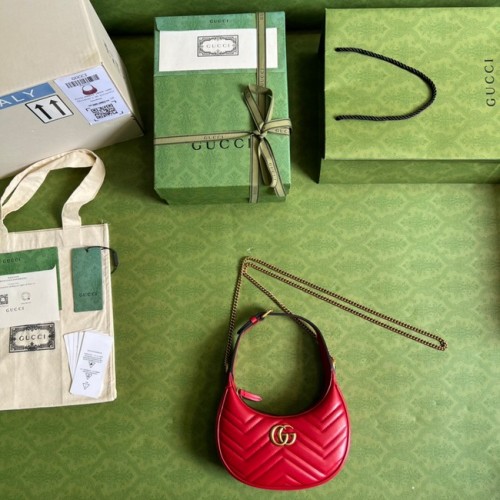 Gucci GG Marmont mini sac en forme de demi-lune 699514 rouge