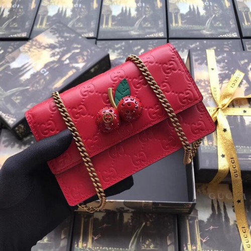 Mini sac Gucci Signature avec des cerises 481291 rouge