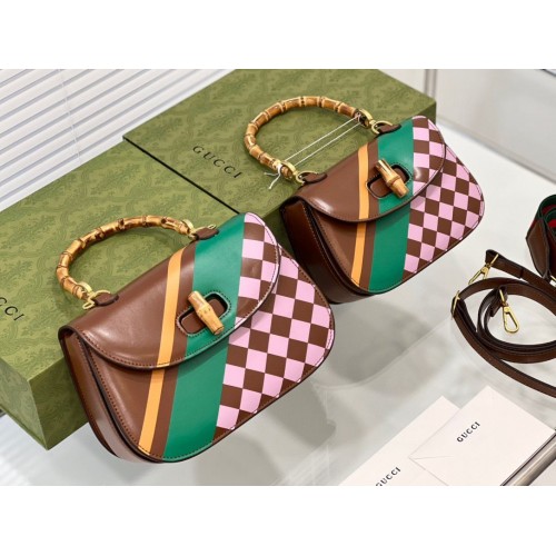 Gucci Petit sac à main avec imprimé à carreaux vert et jaune Bamboo 675797