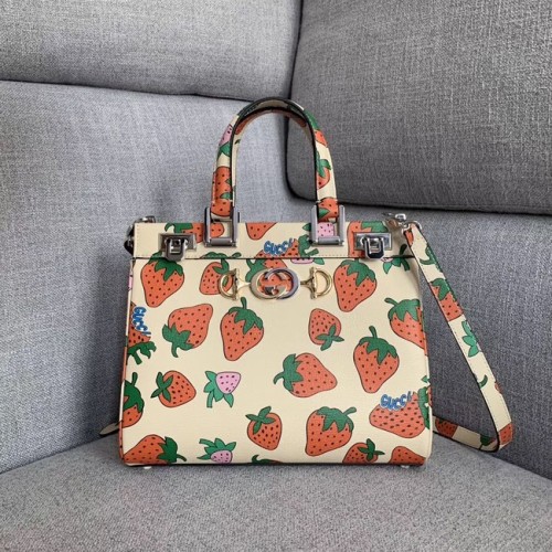 Gucci Zumi Strawberry imprimé petit sac à poignée supérieure 569712