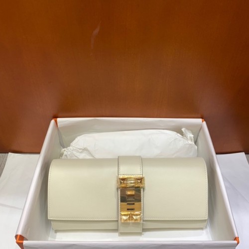Hermes H Medor Swift Pochette en cuir 37566 matériel blanc et or