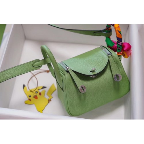 Hermès mini sac Lindy Togo en cuir LD19 vert et métal argenté