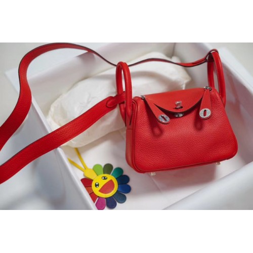 Hermès mini sac Lindy Togo en cuir LD19 rouge et métal argenté