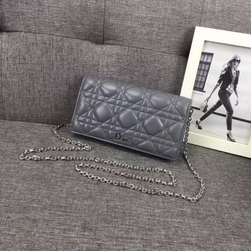 POCHETTE LADY DIOR EN AGNEAU CANNAGE GRIS S0204
