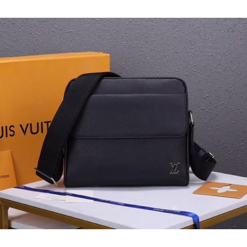 Louis Vuitton Taiga cuir de vachette MESSENGER M30260 NOIR