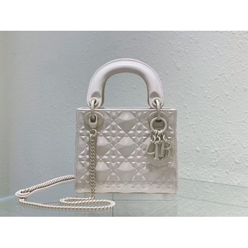 MINI SAC LADY DIOR Cuir de veau Cannage C2815 blanc