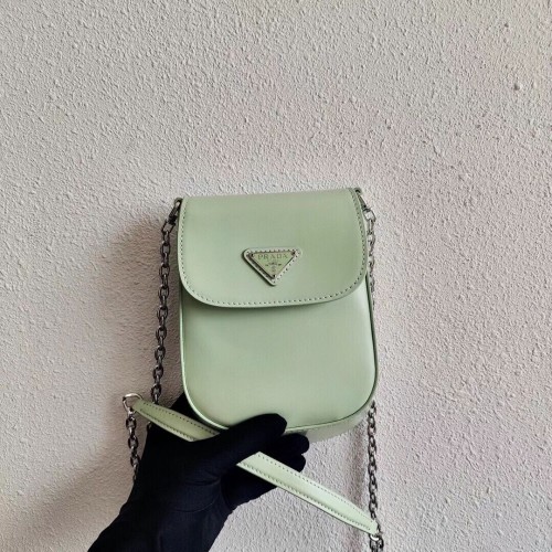 Prada Mini-sac en cuir brossé 1BH185 vert clair