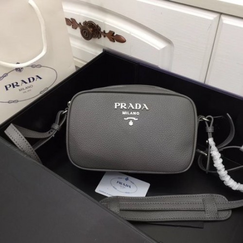 Prada Sac à bandoulière en cuir de veau 1841 gris