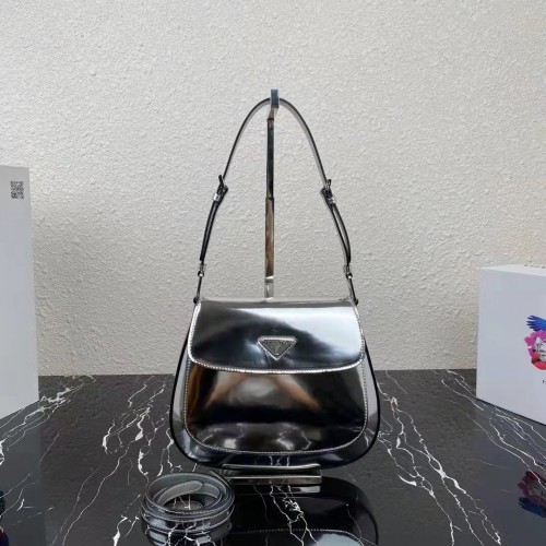 Prada Cleo sac à bandoulière en cuir brossé avec rabat 1BH2755 argent