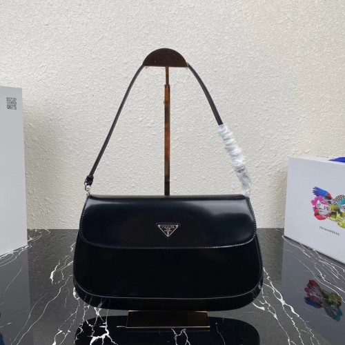 Prada Cleo sac à bandoulière en cuir brossé avec rabat 1BH276 noir