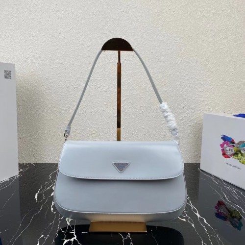 Prada Cleo sac à bandoulière en cuir brossé avec rabat 1BH276 bleu clair
