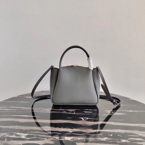 Prada sac fourre-tout en peau de cerf 1BC145 gris