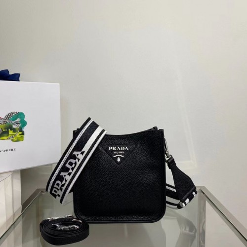 Prada Mini sac à bandoulière en cuir 1BH191 noir