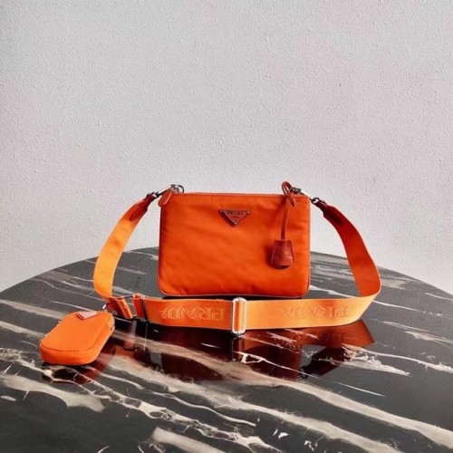 Prada Nylon Re-Edition 2000 Sac à bandoulière 1BH046 orange