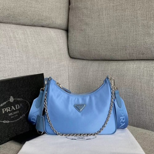 Prada Re-Edition 2005 sac à bandoulière en nylon 1BH204 bleu clair
