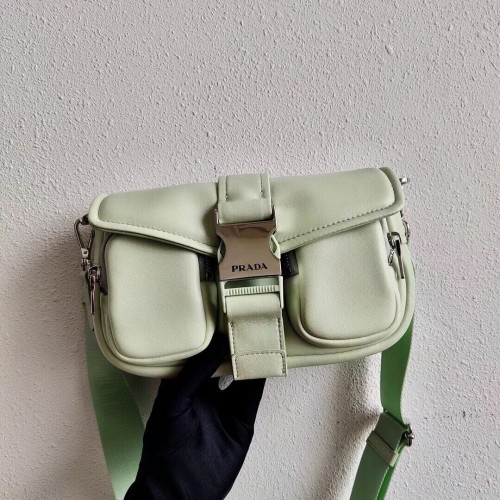Sac Prada Pocket en nylon et cuir brossé 1BD295 vert