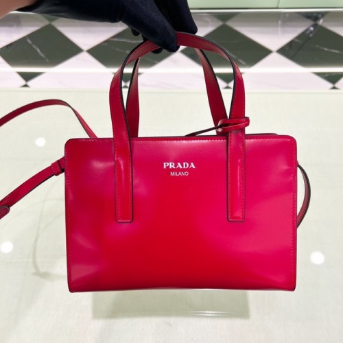 Prada Re-Edition 1995 petit sac à bandoulière en cuir brossé 1BA357 rouge