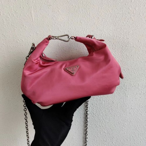 Prada Re-Edition 2005 sac à bandoulière en nylon 1BH172 rose