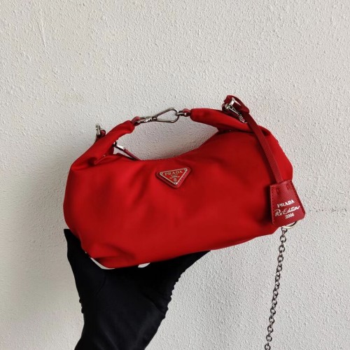 Prada Re-Edition 2005 sac à bandoulière en nylon 1BH172 rouge
