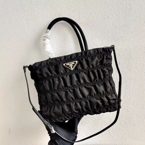 Prada Re-Edition sac fourre-tout en nylon 1BG321 noir