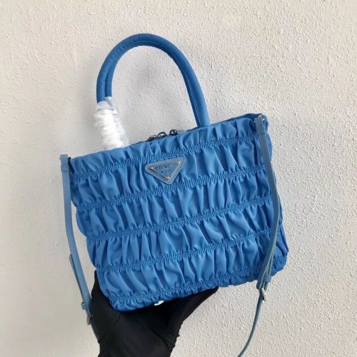 Sac fourre-tout en nylon Prada Re-Edition 1BG321 bleu clair