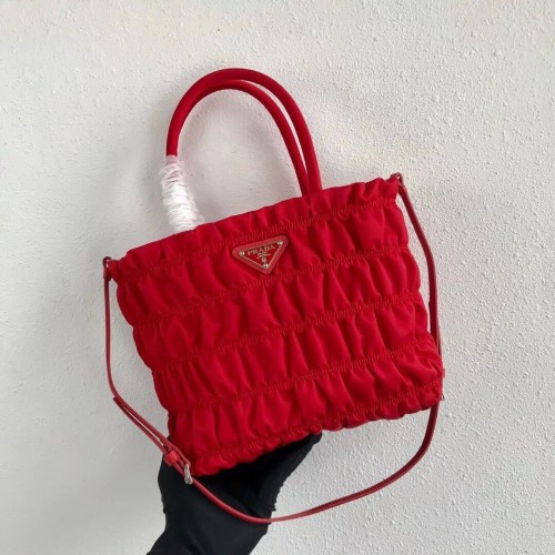 Prada Re-Edition sac fourre-tout en nylon 1BG321 rouge