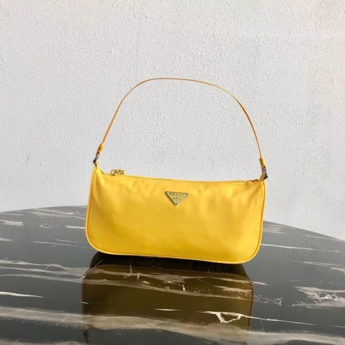 Prada Re-Edition sac fourre-tout en nylon 1N1419 jaune