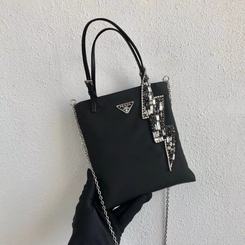 Prada Re-Edition sac fourre-tout en nylon 1NE618 noir