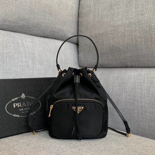 Prada Re-Edition sac fourre-tout en nylon 81166 noir