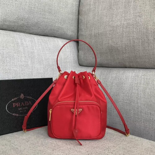 Prada Re-Edition sac fourre-tout en nylon 81166 rouge