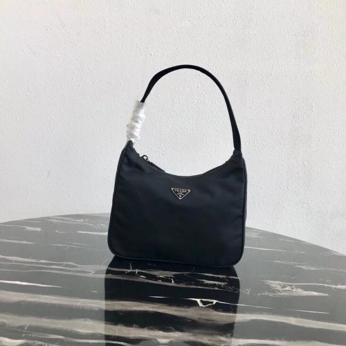 Sac fourre-tout en nylon Prada Re-Edition MV519 noir
