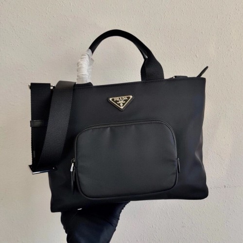 Prada Re-Edition sac fourre-tout en nylon 1BG354 noir