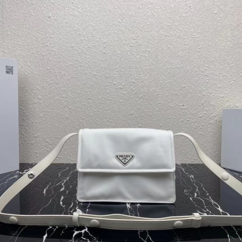 Prada Re-Nylon et sac à bandoulière en cuir nappa 1BM313 blanc