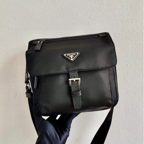 Prada Sac à bandoulière en cuir Re-Nylon et Saffiano BD8993 noir