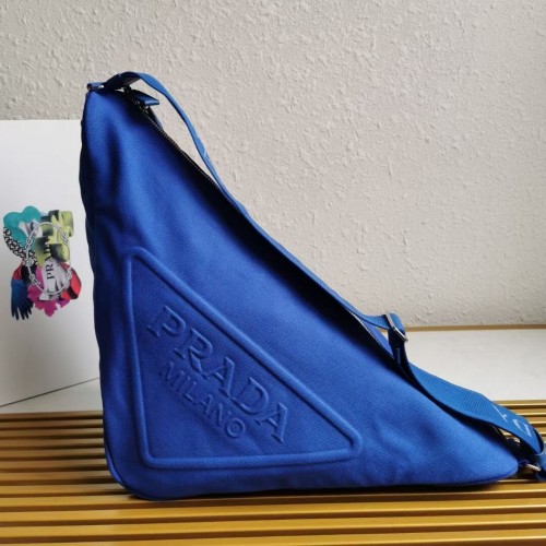 Prada Re-Nylon grand sac à bandoulière 2EV077 bleu