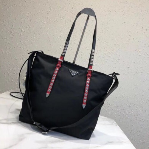 Prada Sac fourre-tout en cuir Saffiano et nylon 1BG212 noir&rouge