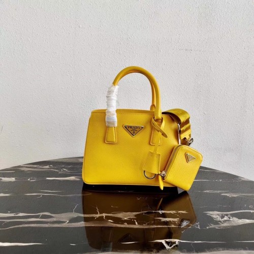 Prada mini-sac en cuir Saffiano 1BA296 jaune