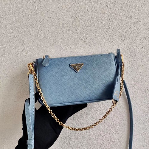Prada mini sac à bandoulière en cuir Saffiano 2BH171 bleu ciel