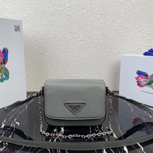 Prada Petit sac à bandoulière en cuir brossé 1BA263 gris