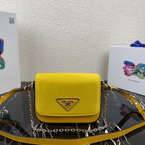Prada Petit sac à bandoulière en cuir brossé 1BA263 jaune