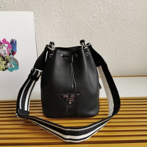 Prada sac à bandoulière en cuir 1BE060 noir