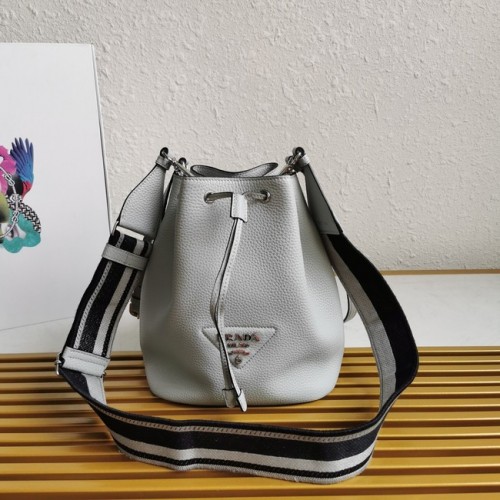 Prada sac à bandoulière en cuir 1BE060 gris