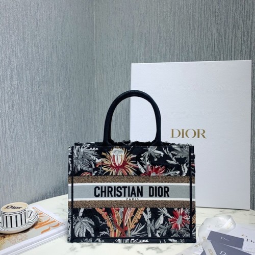 PETIT CABAS LIVRE DIOR Brodé M1296-6