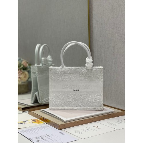 PETIT CABAS DIOR Broderie M1265ZRGO blanc