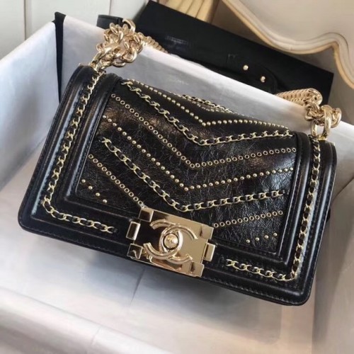 Petit sac à main BOY CHANEL Cuir de veau froissé Métal doré A67085 noir
